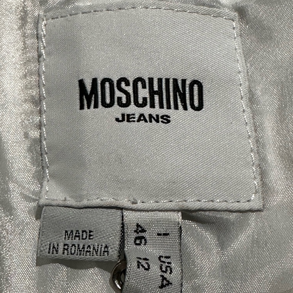 Chic Vintage Moschino Jeans White Cotton Blazer with Navy and Red Floral Print - Picture 2 of 16